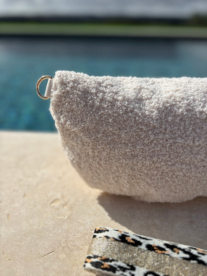 Sac banane en tissu moumoute douce bouclette beige inscription "AMOUR" sangle fantaisie léopard