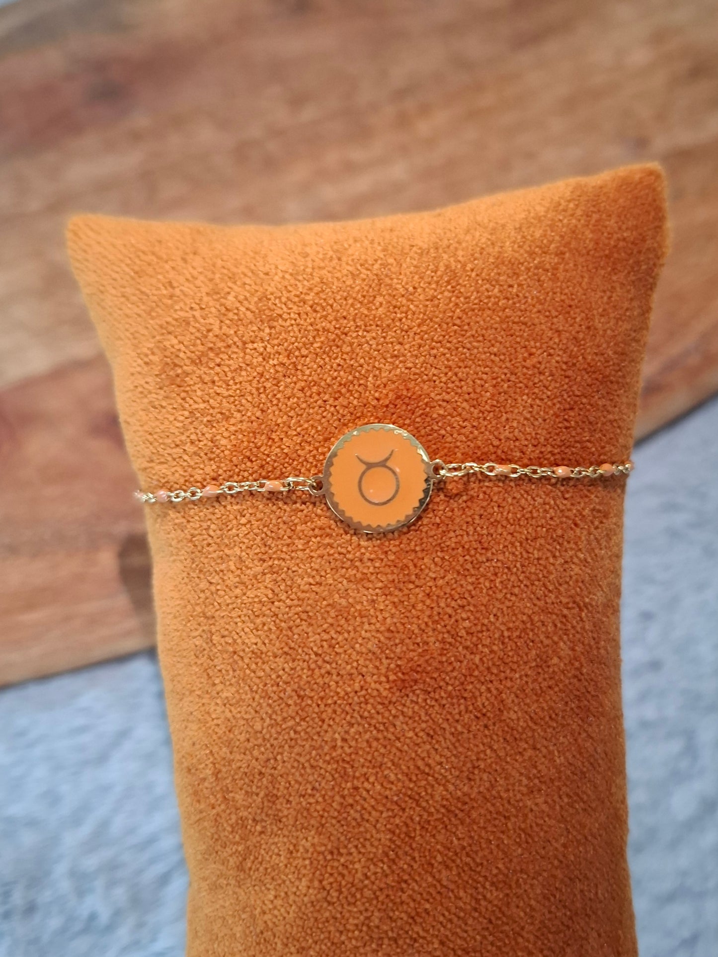Bracelet à chaîne fine signe astrologique coloré