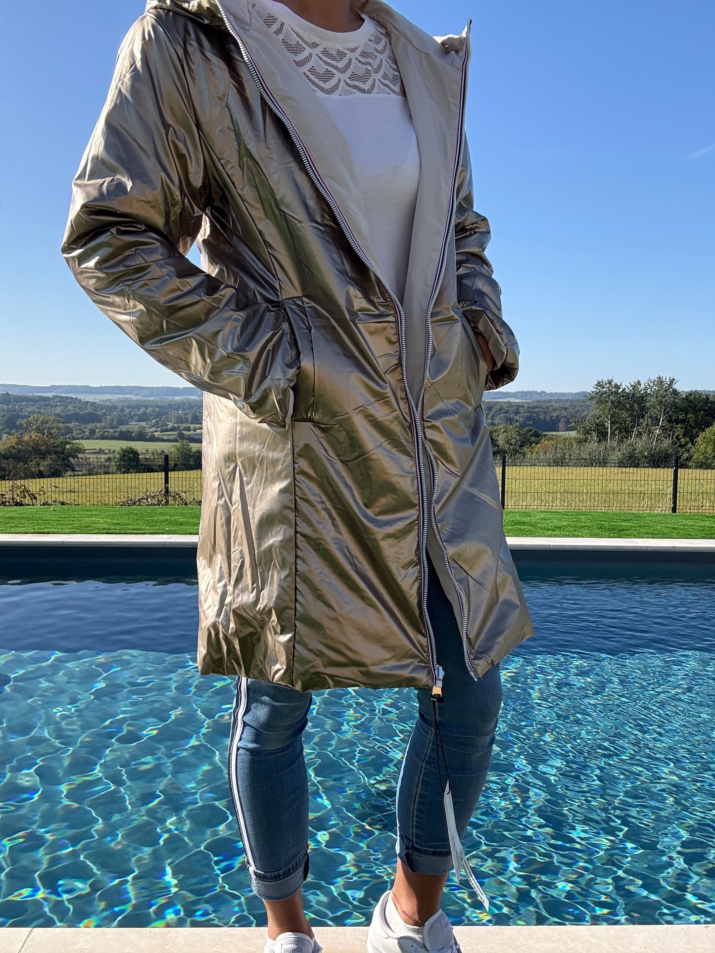 Melya Melody - Imperméable réversible long avec garnissage ouate couleur blanc crème/doré - Curvy