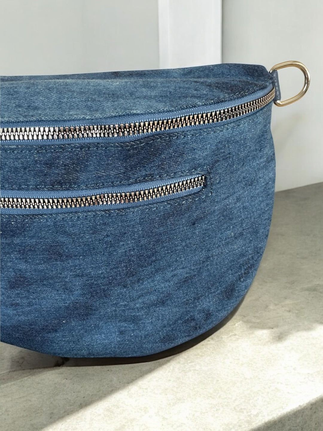 Sac banane en tissu jean bleu foncé 2 poches