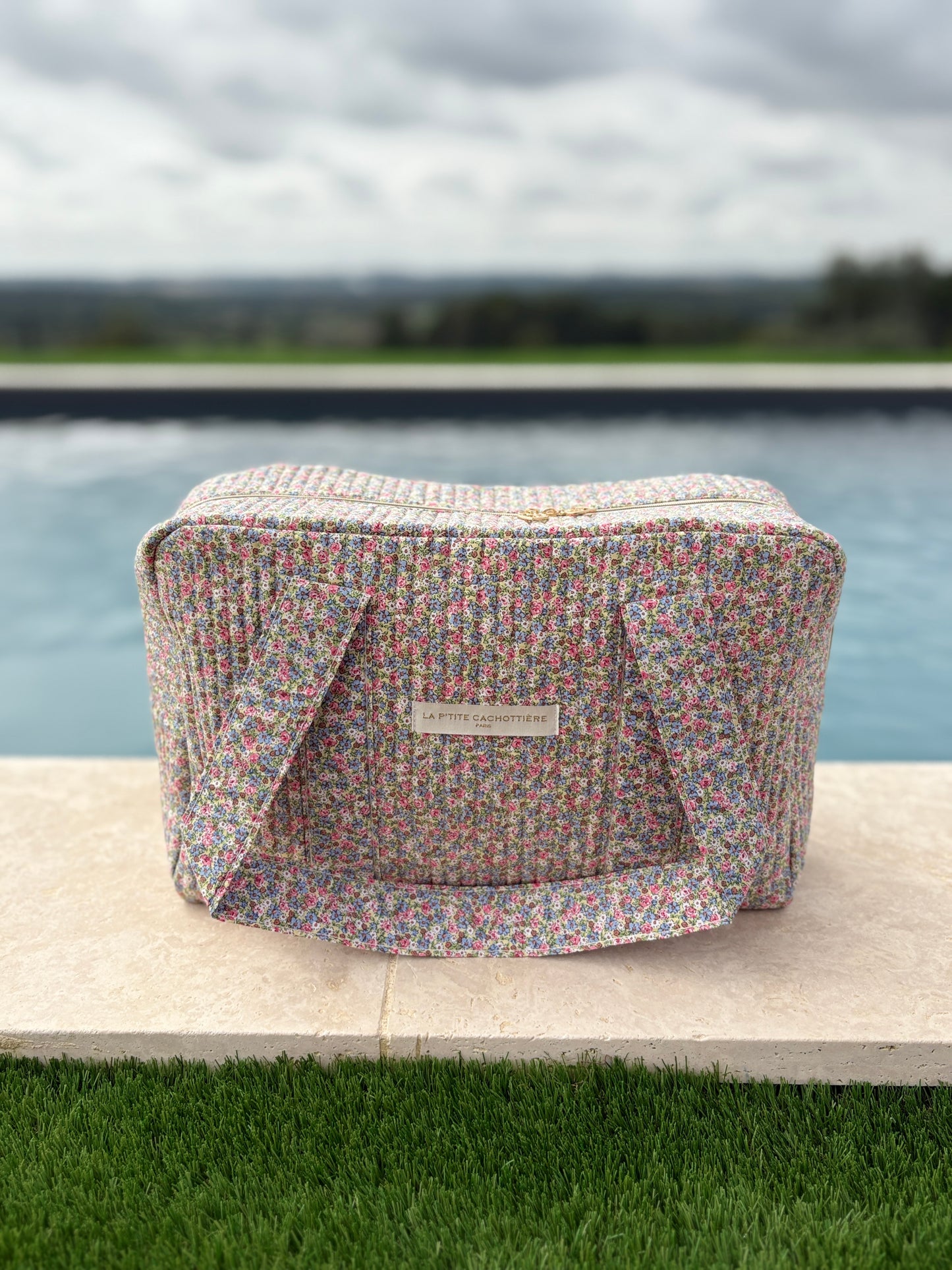 Sac week-end polochon en coton matelassé multicolore liberty fleuri rose bleu et blanc