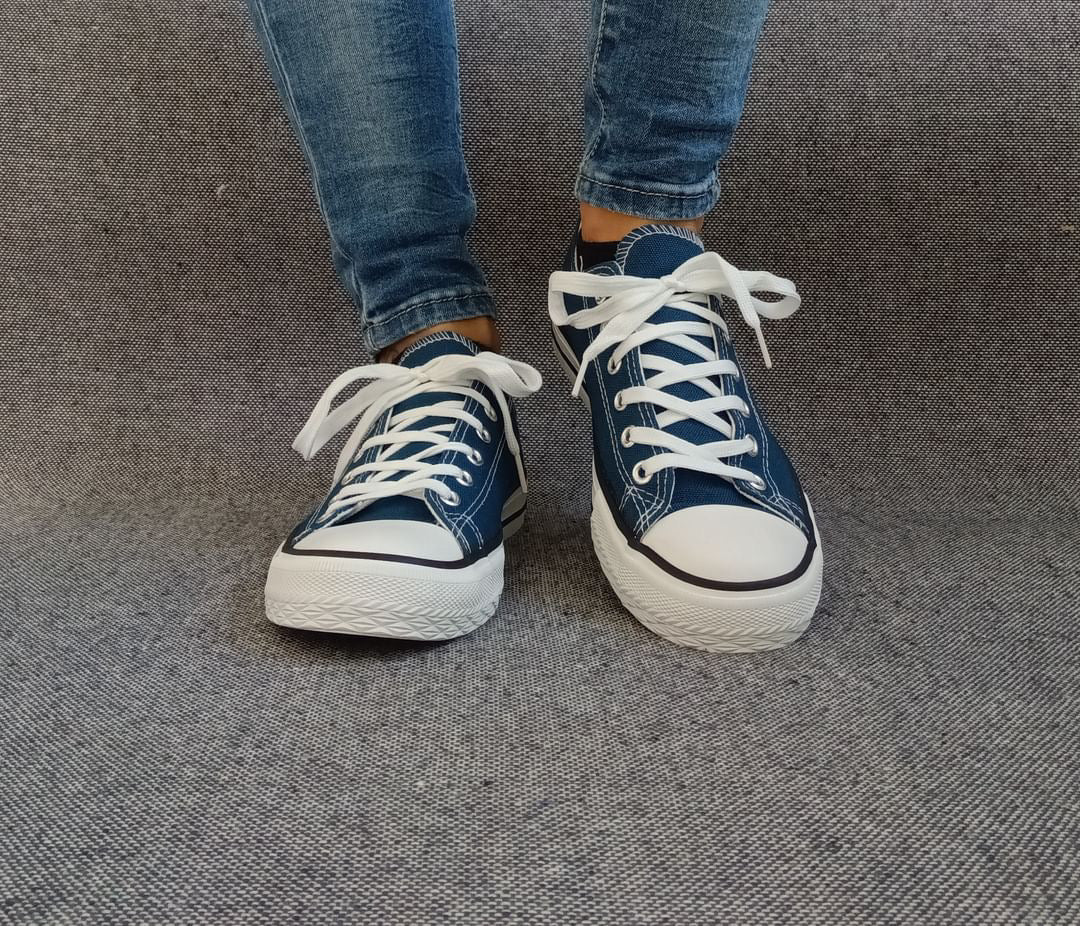 Chaussures baskets basses toile bleu pétrole style Converse