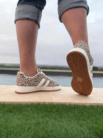 Chaussures baskets basses motif léopard basse en tissu beige style campus