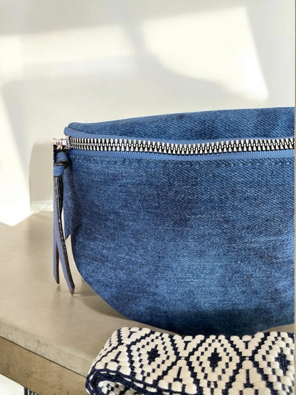 Sac banane en tissu jean bleu foncé sangle fantaisie