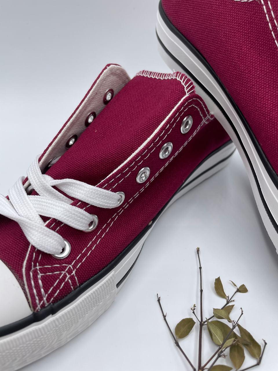 Chaussures baskets basses toile bordeaux style Converse