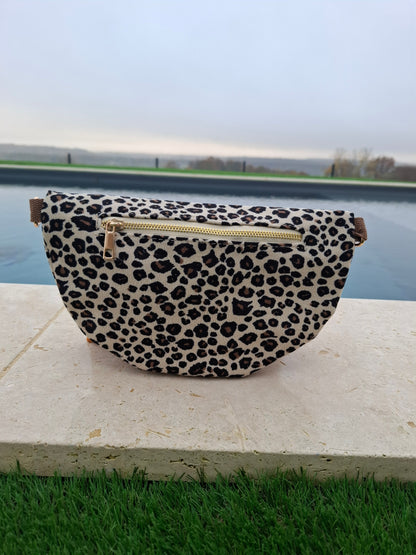 Sac banane en velours côtelé beige imprimé léopard noir et marron