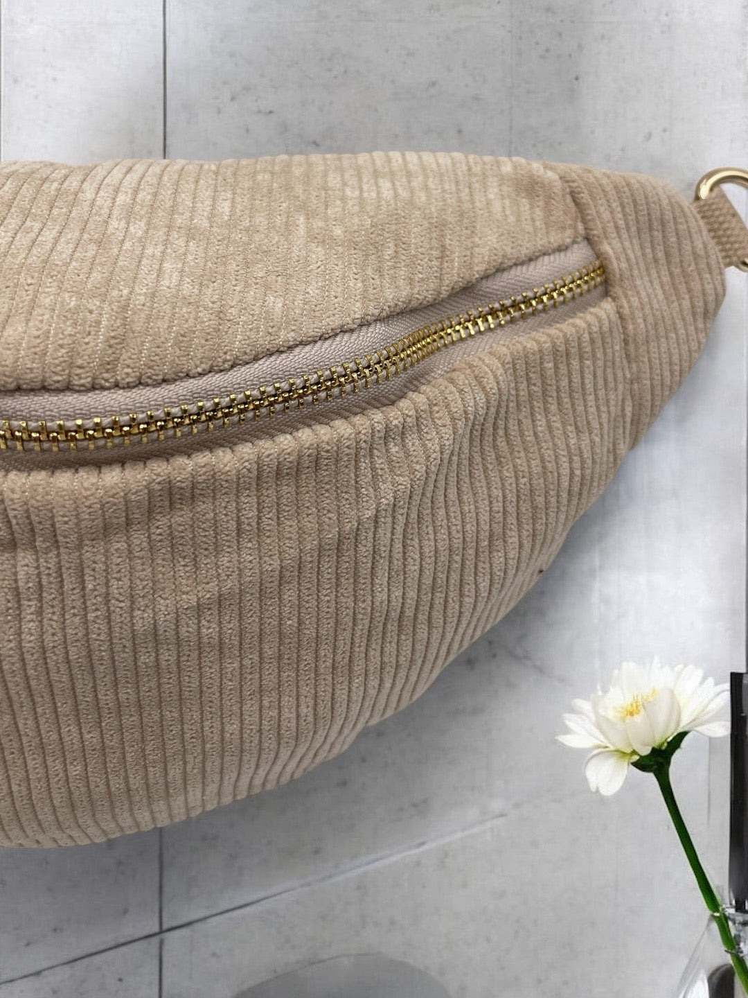 Sac banane velours cotelé couleur crème beige