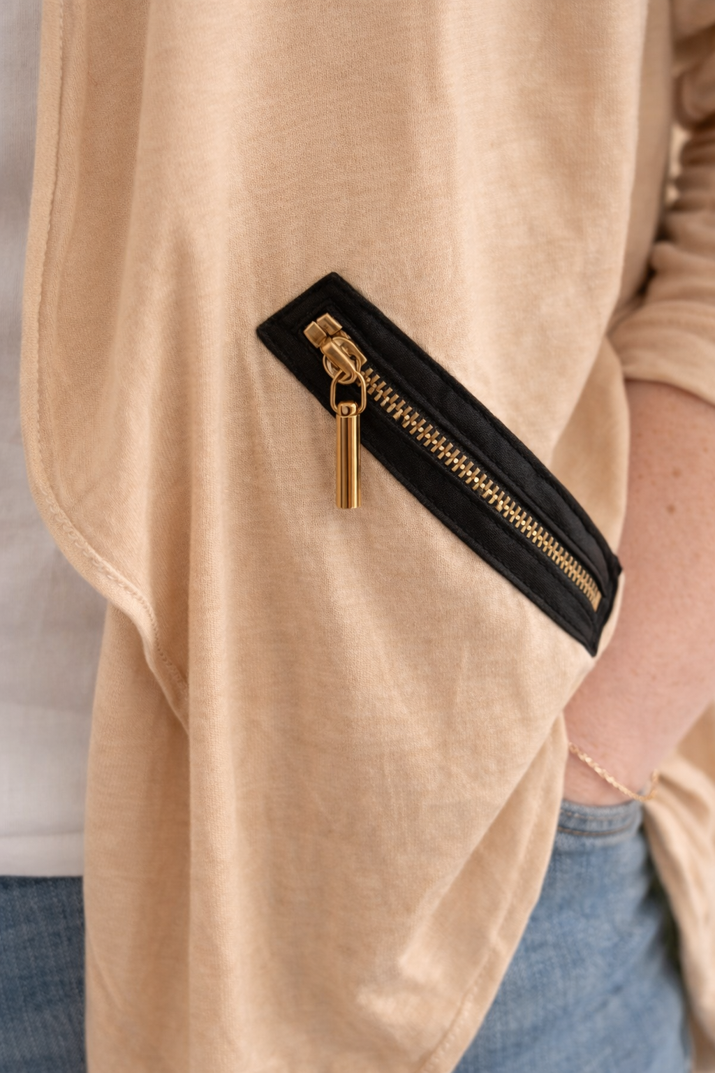 Cardigan fluide avec patch simili noir – Fermeture Éclair Dorée Le Petit Placard