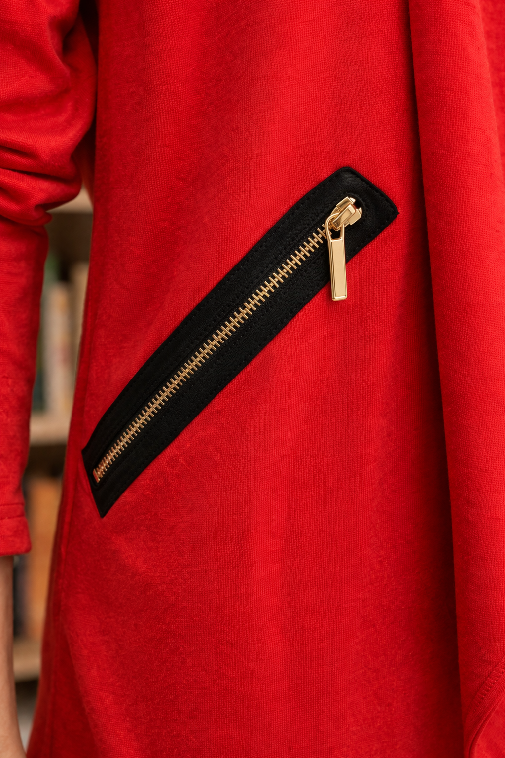 Cardigan Patch Simili Cuir – Rouge & Doré Le Petit Placard