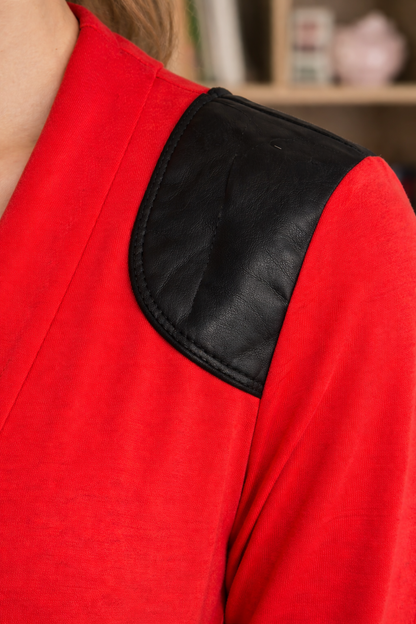 Cardigan Patch Simili Cuir – Rouge & Doré Le Petit Placard