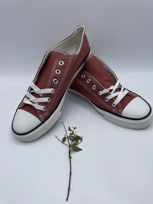 Chaussures baskets basses toile marron chocolat style Converse