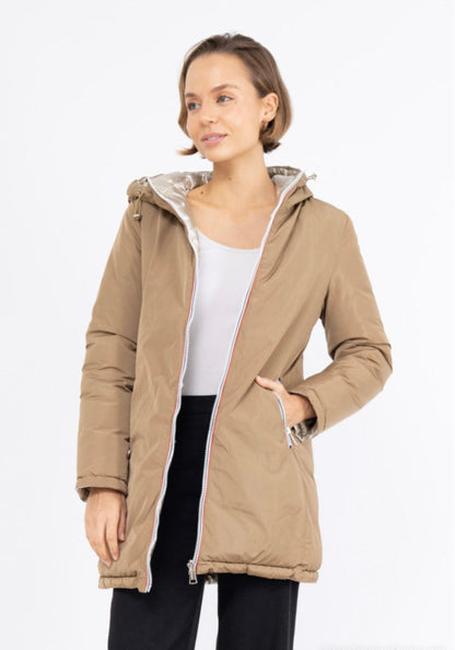 Manteau long réversible et imperméable matelassé camel marron/doré