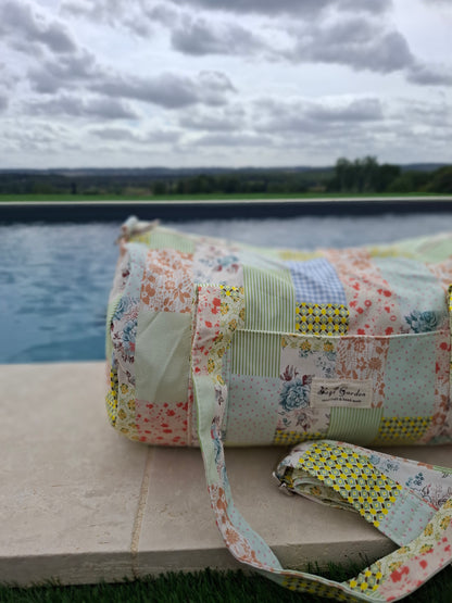 Sac polochon week end de voyage en tissu coton patchwork multicolore fleuri vert clair et jaune