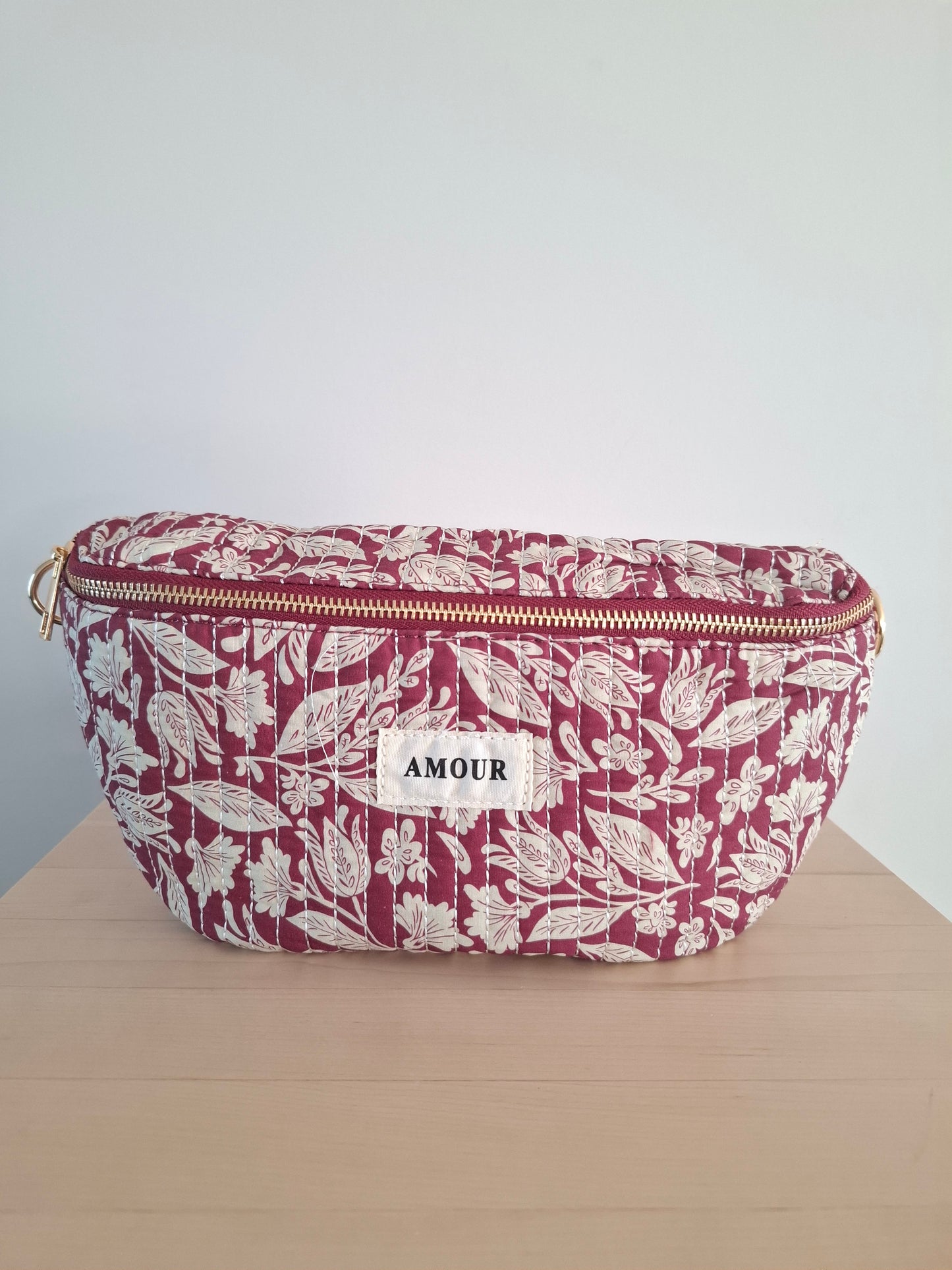 Sac banane coton matelassé liberty floral toile de jouy rouge bordeaux et blanc