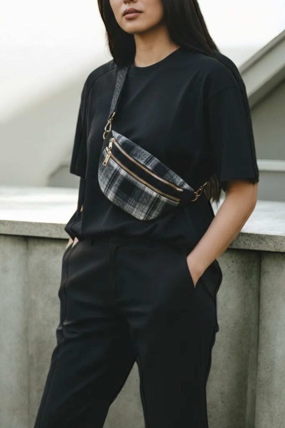 Sac banane en tissu motif écossais tons noirs sangle fantaisie