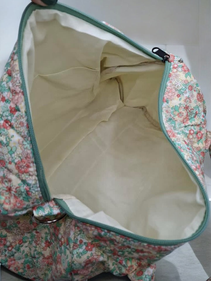 Nouveautés - Sac polochon en coton matelassé motifs à fleurs vert d’eau