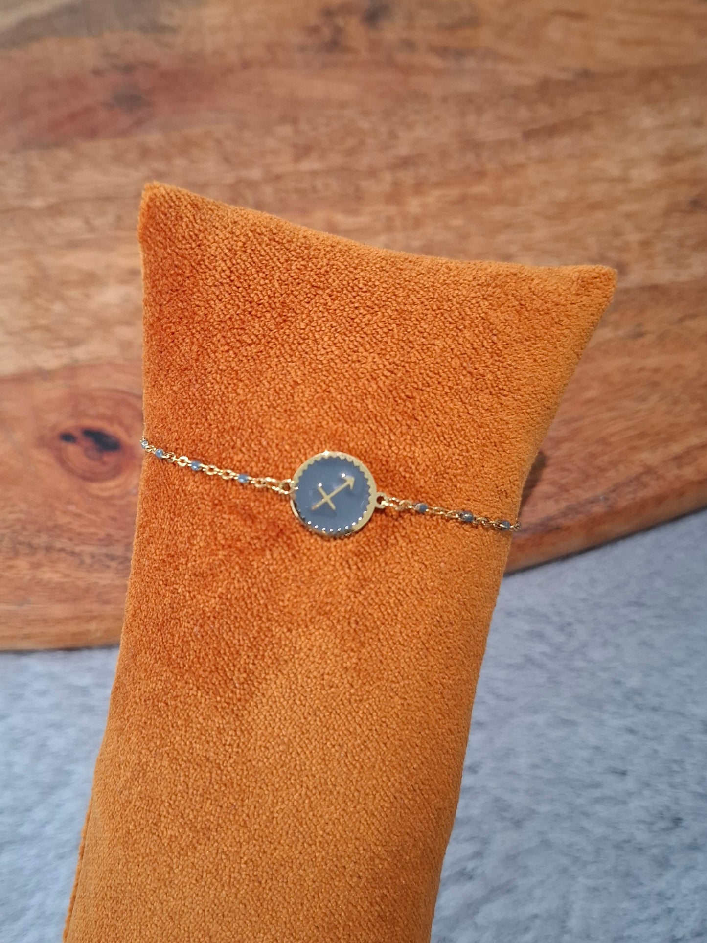 Bracelet à chaîne fine signe astrologique coloré