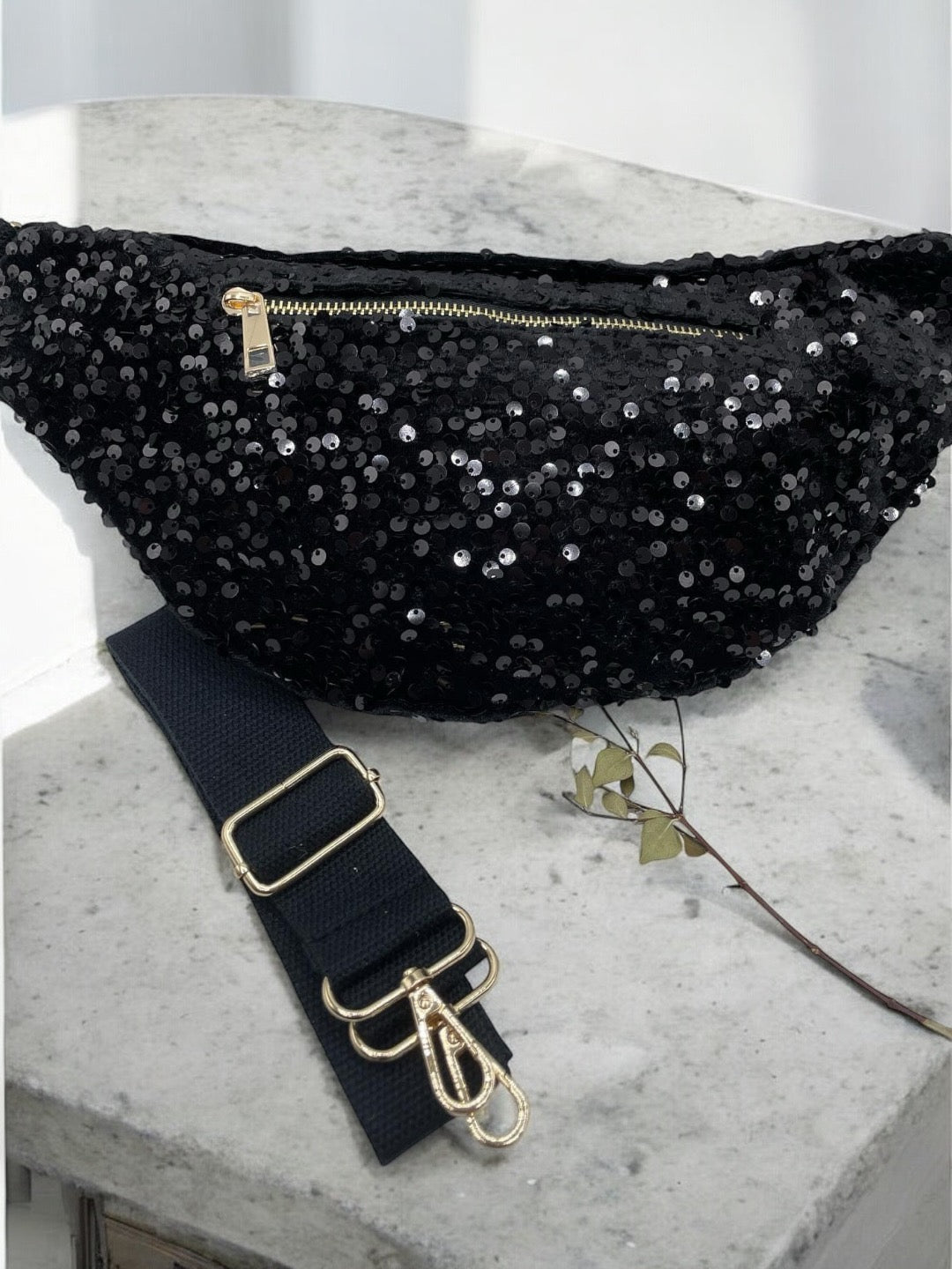 Sac banane tissu velours noir sequins noirs