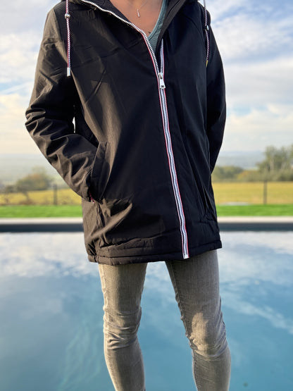 Manteau imperméable mi long fourré en fausse fourrure noir - Curvy