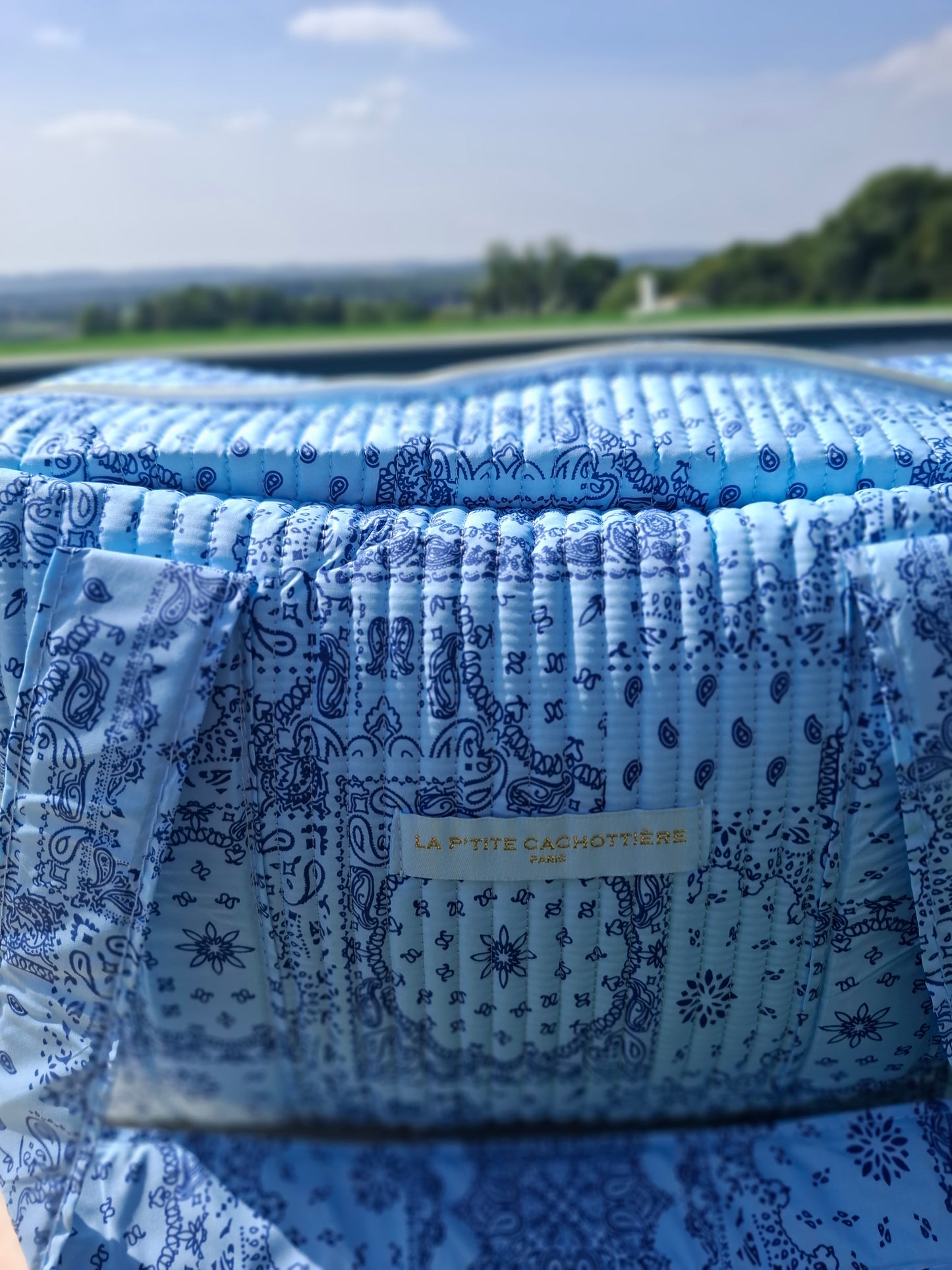 Sac week-end polochon en coton matelassé bleu design paisley bleu marine
