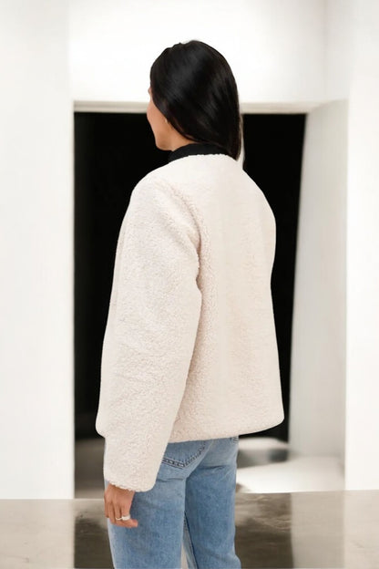 Laura Jo - Veste courte réversible kaki avec doublure en sherpa beige