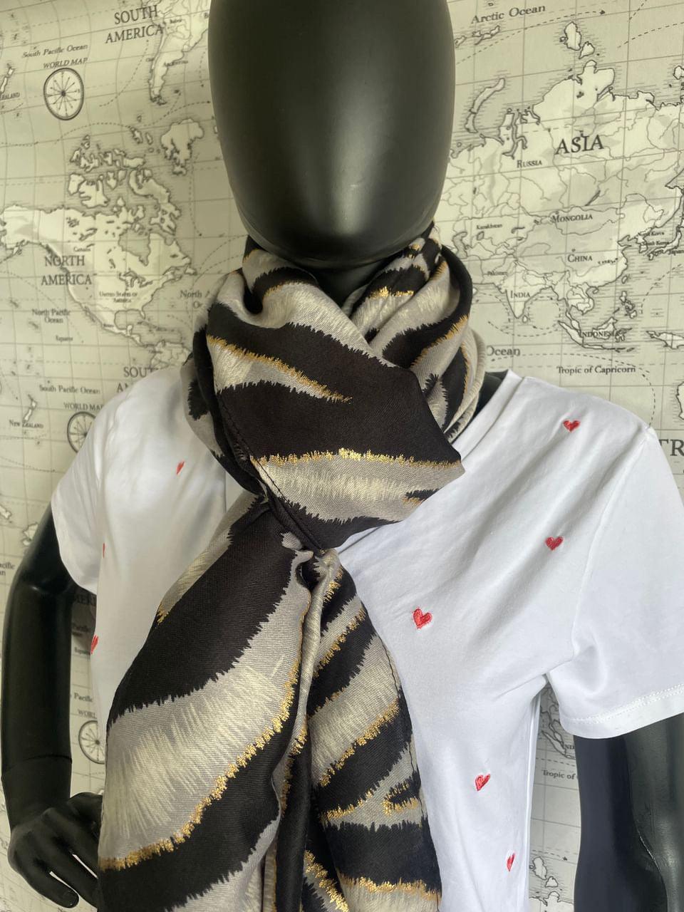 Foulard en tissu motifs zébré noir et gris avec touche de doré