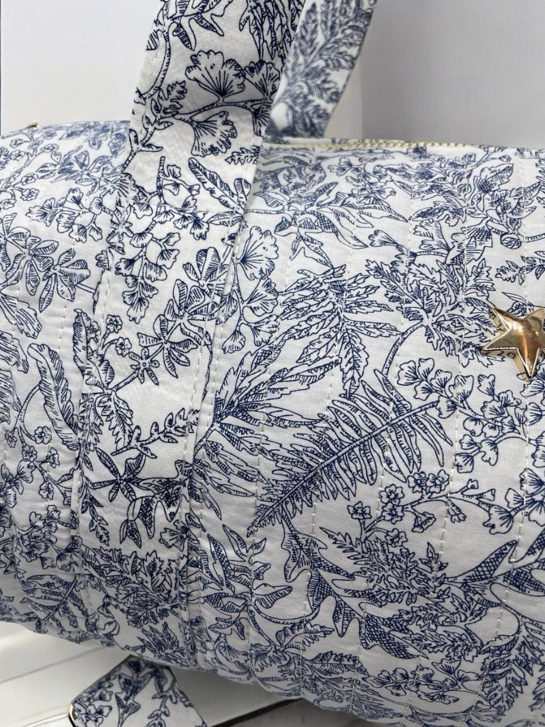 Sac polochon coton matelassé toile de jouy bleu