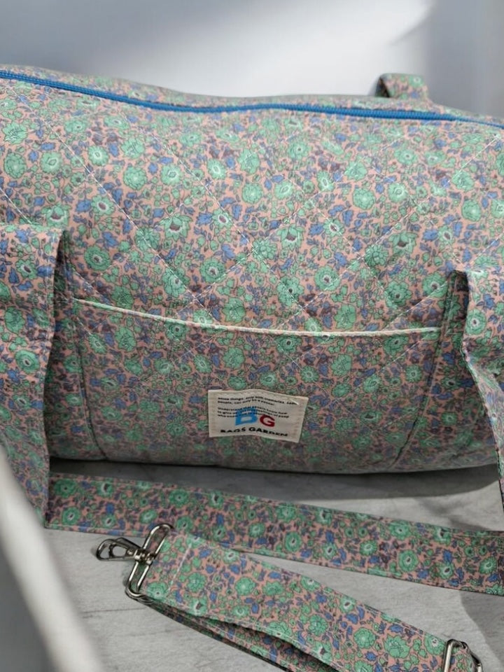 Sac polochon en coton matelassé motifs liberty vert et parme