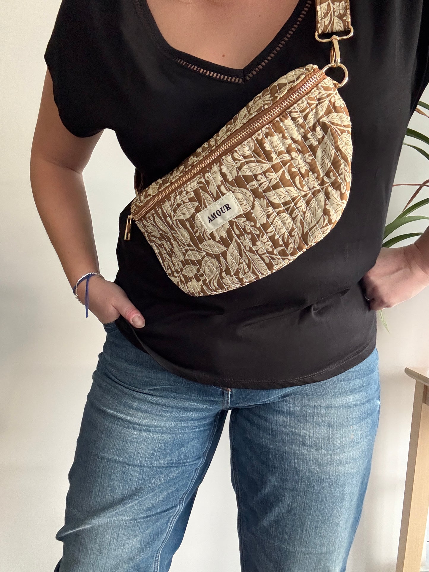 Sac banane coton matelassé liberty floral toile de jouy camel et blanc