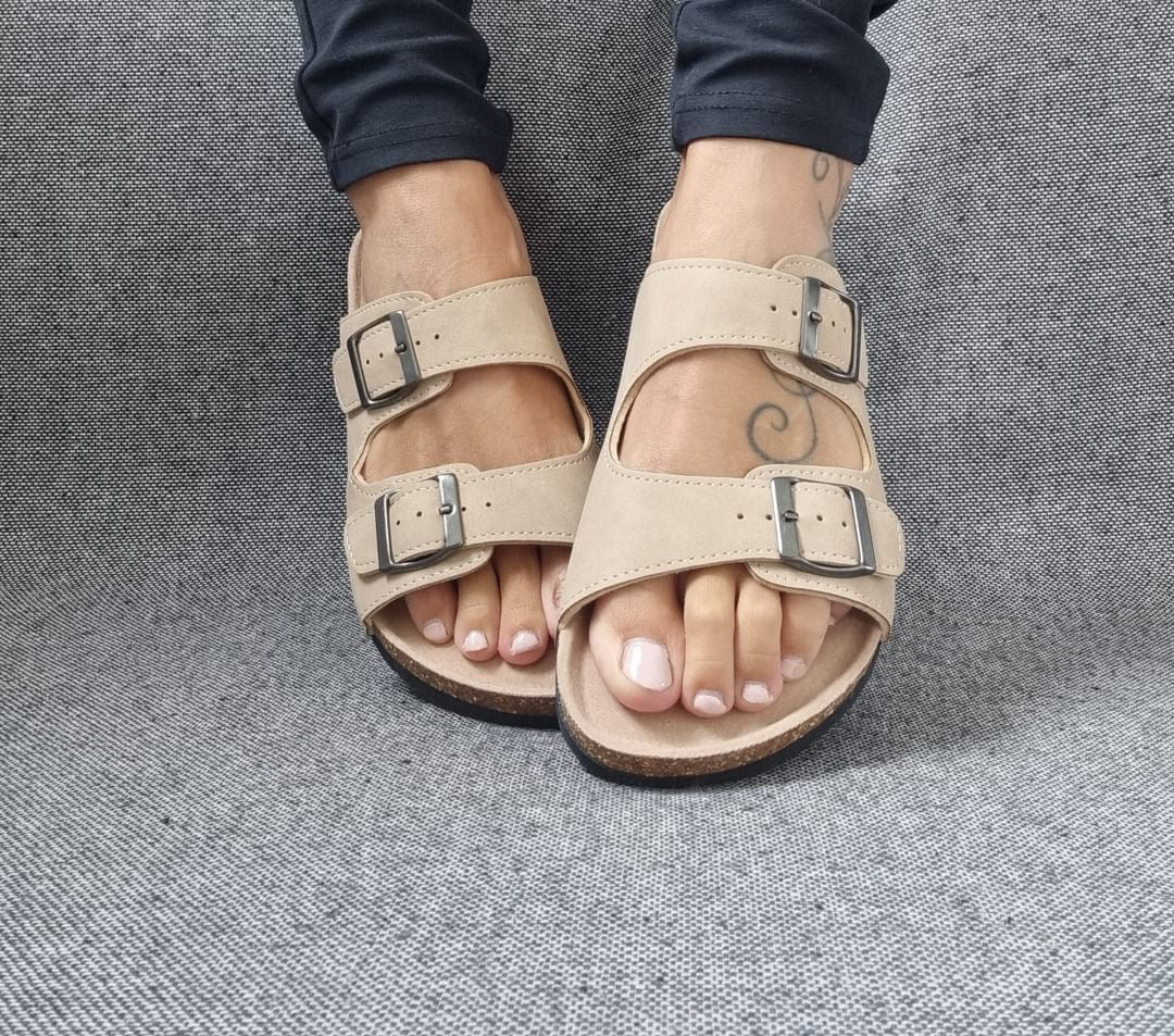 Chaussures sandales intérieur cuir beige style Birkenstock