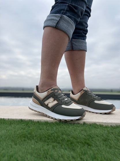 Chaussures baskets basses kaki et beige style sneakers new balance