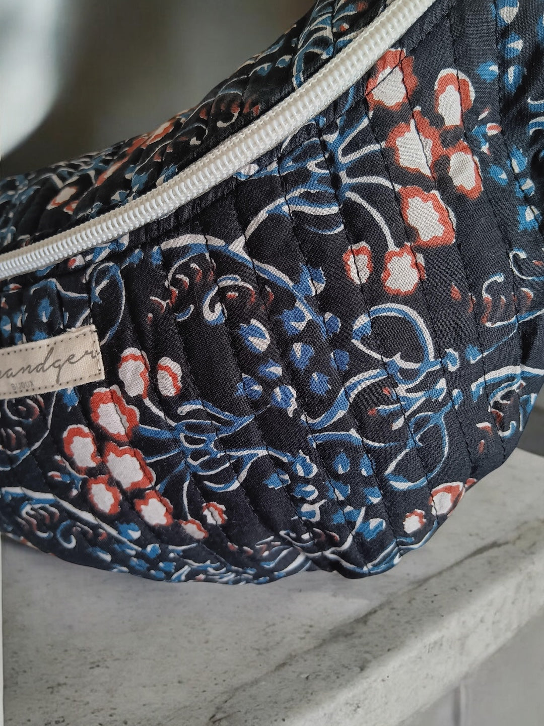 Sac banane en coton fin sans doublure fleuri rouge et bleu