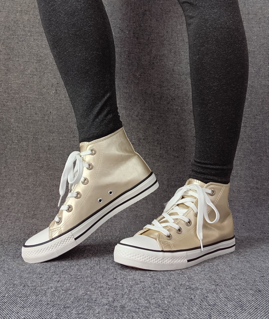 Baskets hautes dorées et blanche type Converse