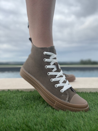 Chaussures baskets hautes en tissu kaki et marron style converse
