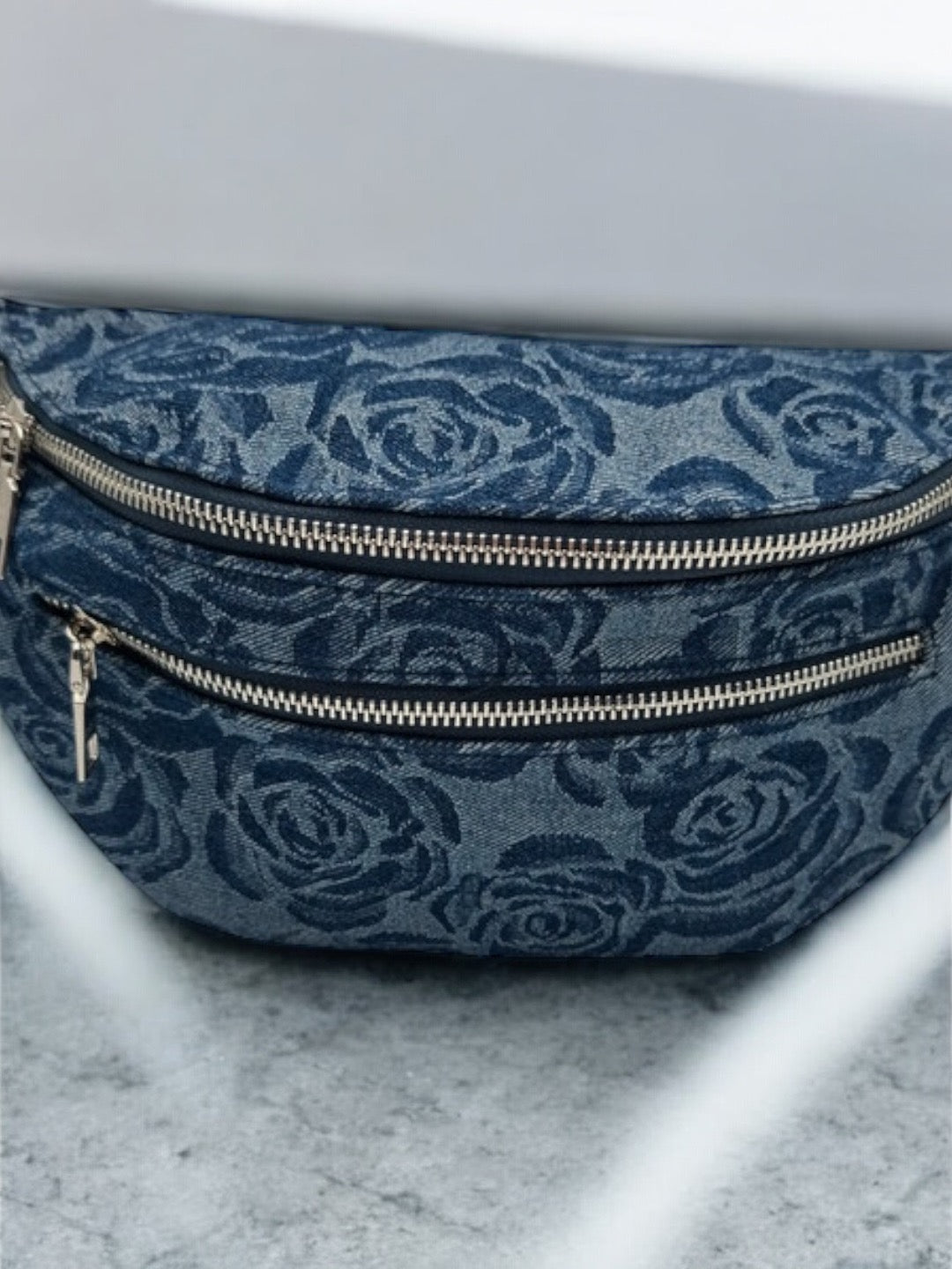 Sac banane XL tissu jean 2 poches motifs fleuri