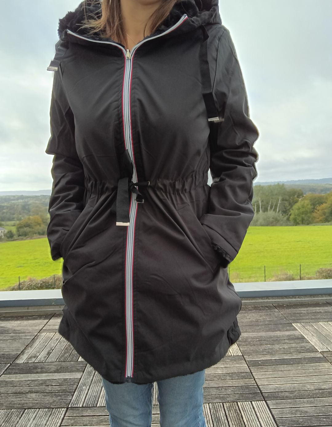 New Lolo - Manteau long NOIR réversible, imperméable et complètement fourré resserrable à la taille - Curvy