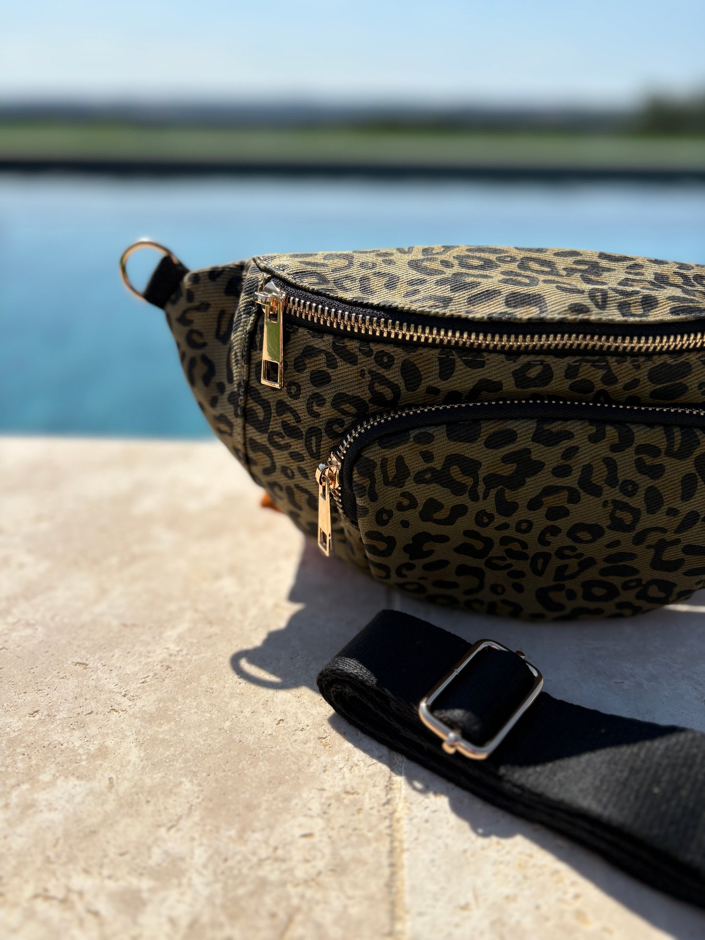Sac banane en tissu imprimé léopard kaki 2 poches
