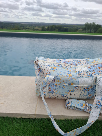 Sac polochon week end de voyage en tissu coton patchwork motifs floraux bleu clair et jaune