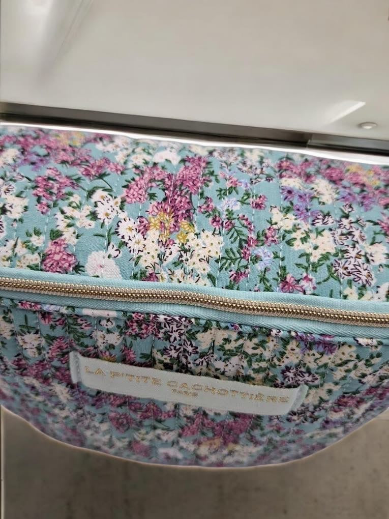 Sac banane en coton liberty fleuri turquoise « La Ptite cachottière »