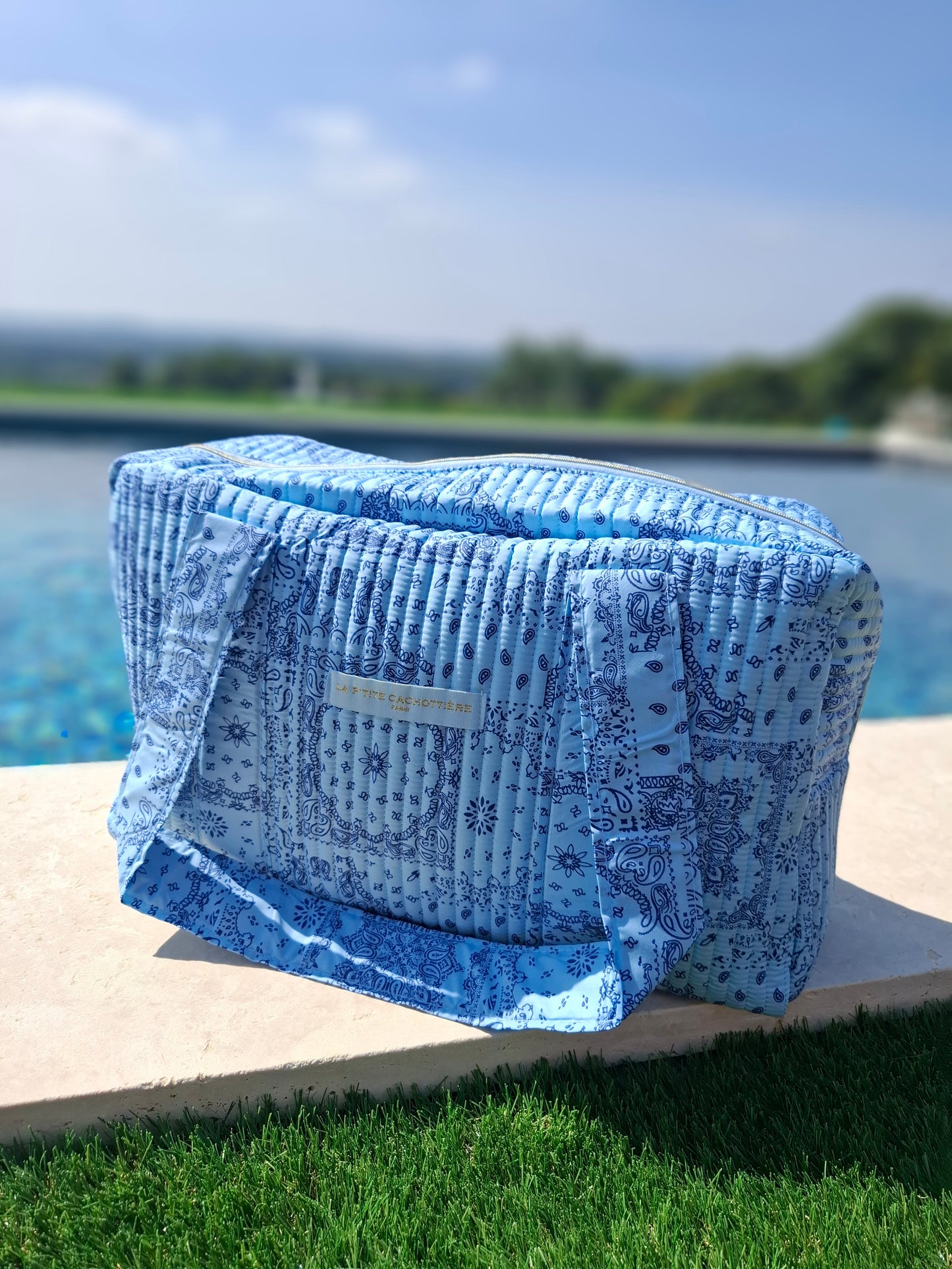 Sac week-end polochon en coton matelassé bleu design paisley bleu marine
