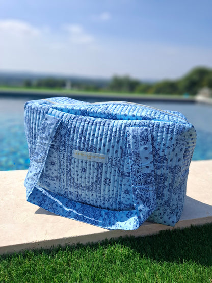 Sac week-end polochon en coton matelassé bleu design paisley bleu marine