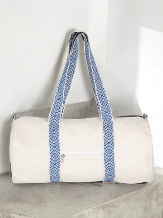 Sac polochon en coton tissu beige avec poignées motifs géométriques en bleu et blanc