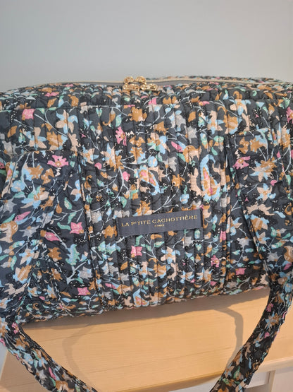 Sac week-end polochon en coton matelassé gris liberty fleuris nuances de rose bleu et orange