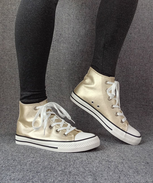 Chaussures baskets hautes dorées et blanche style converse