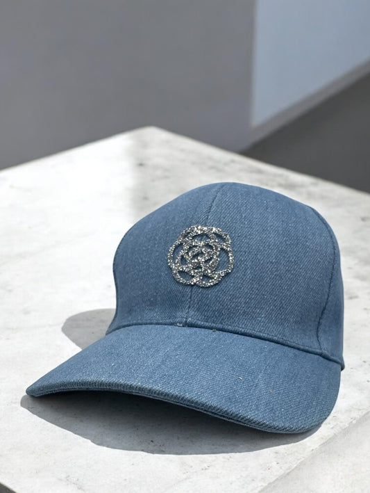 Casquette en coton jean bleu avec logo en strass