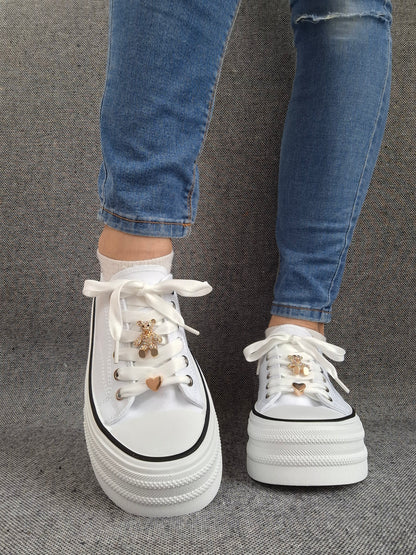 Chaussures baskets basses semelle compensée en tissu blanc style converse