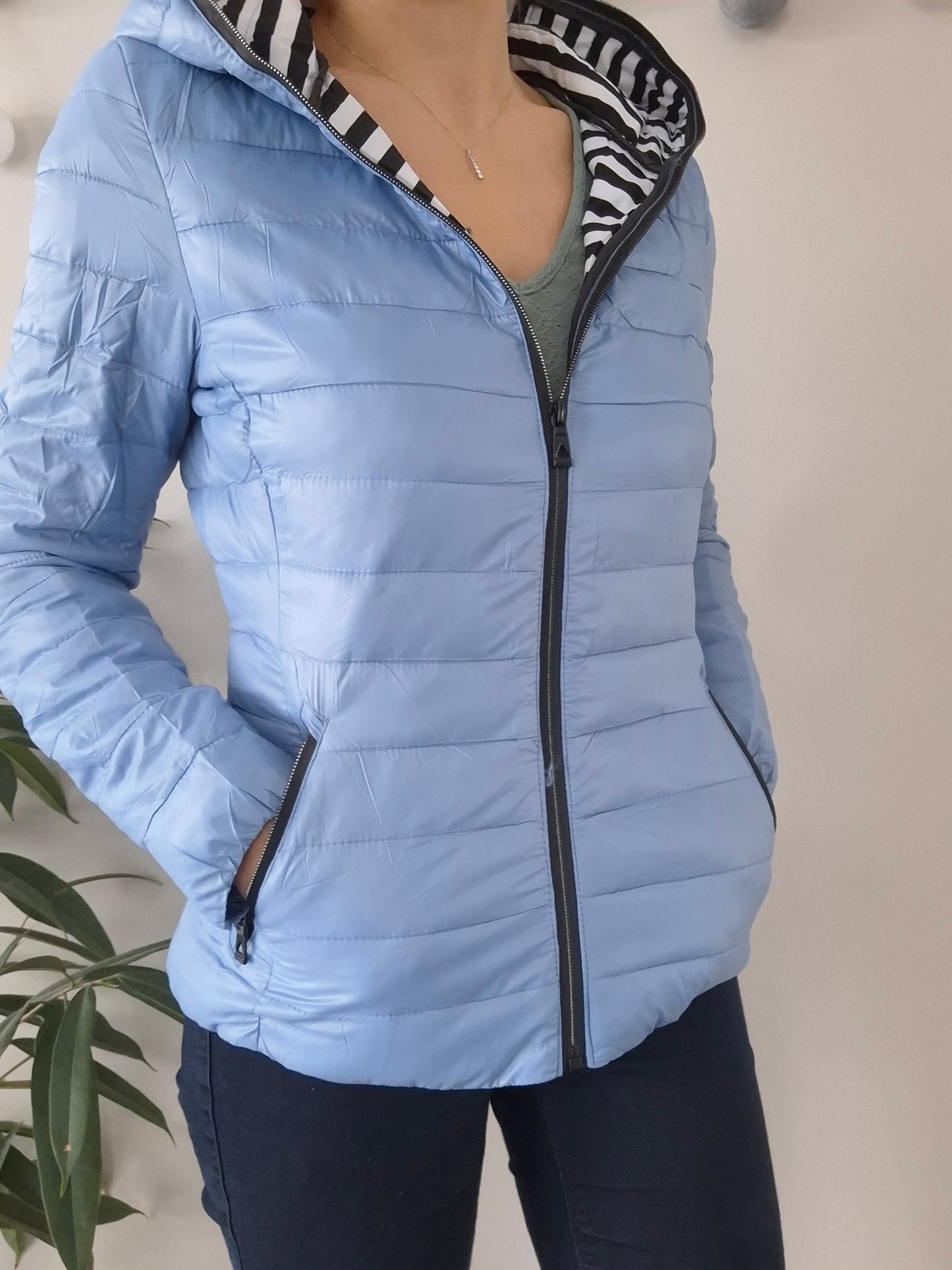 Attrait Paris - Manteau doudoune imperméable et matelassé bleu clair avec capuche