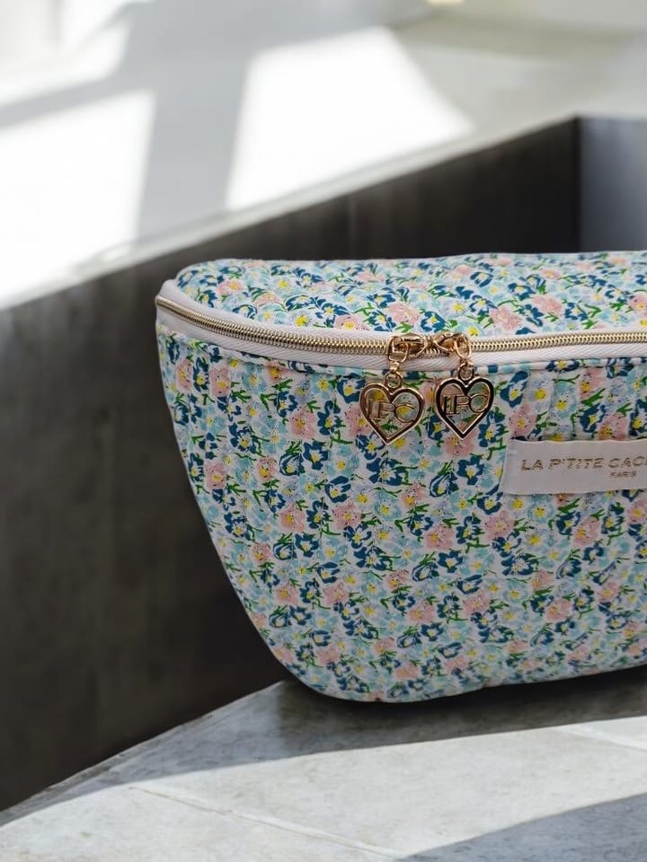 Sac banane en coton liberty fleuri bleu tons rouge « La Ptite cachottière »