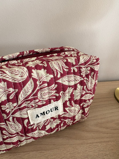 Pochette trousse en coton matelassé liberty floral toile de jouy couleur Bordeaux et blanc