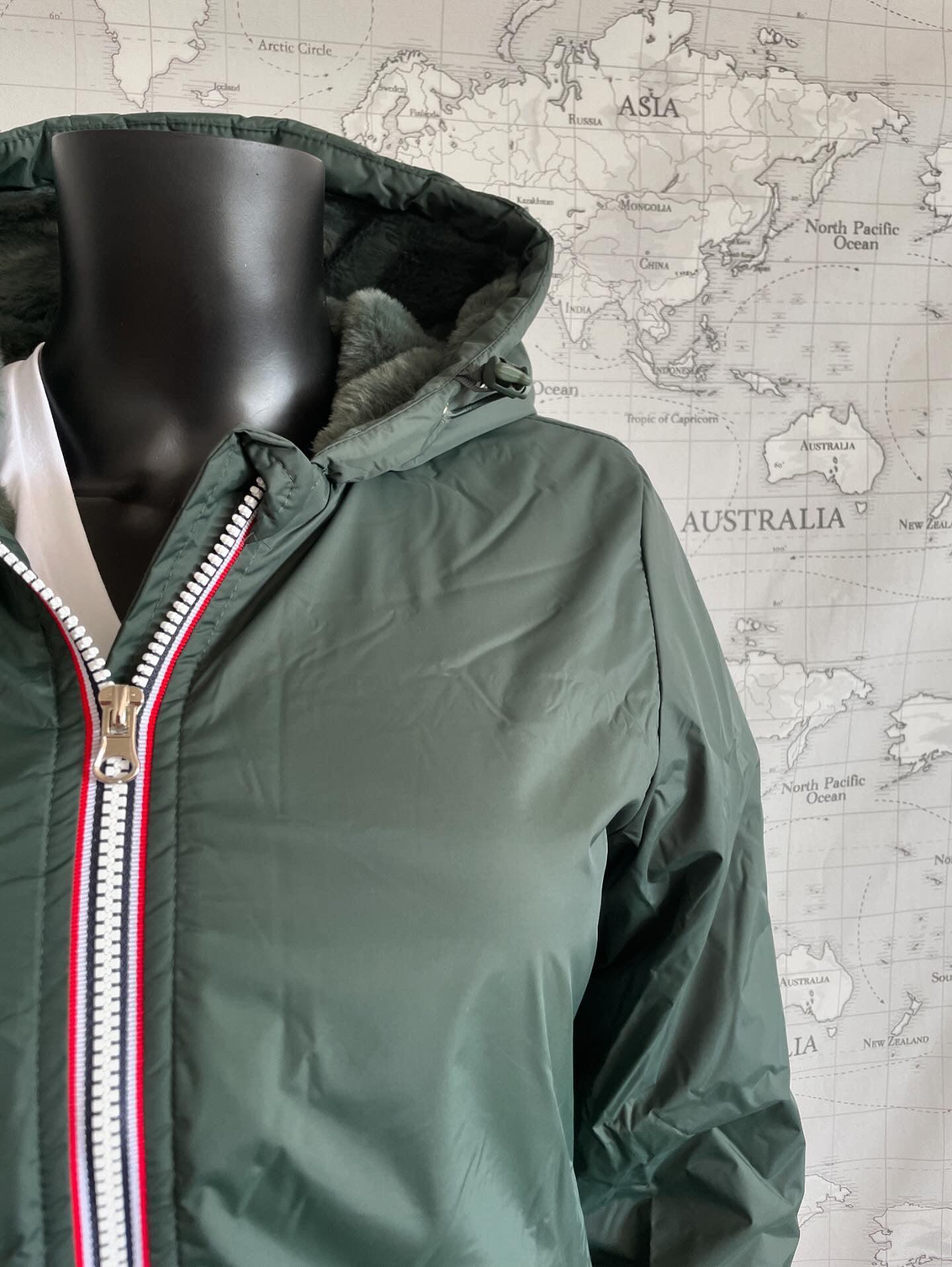 Manteau court imperméable fourré Marque Laura Jo Vert forêt